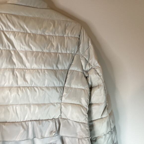 T Tahari Lightweight Beige Jacket Quilted Ruffles Flattering Size S - Picture 11 of 12